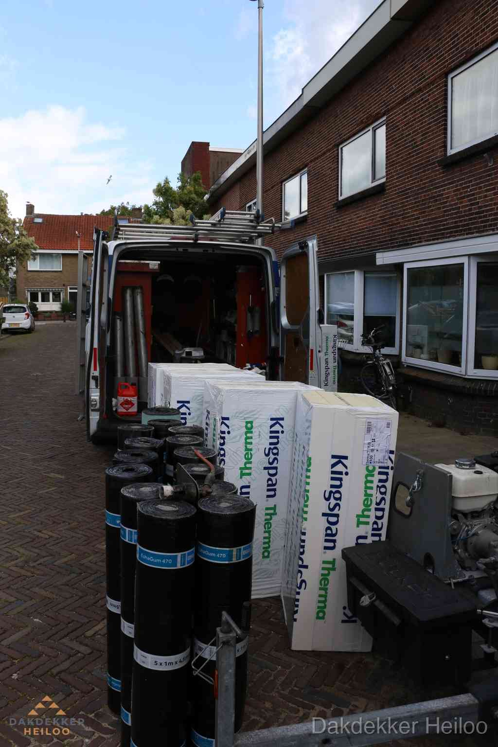 Plat dak met bitumen dakbedekking en brander in Heiloo Plat dak met bitumen dakbedekking en brander in Heiloo