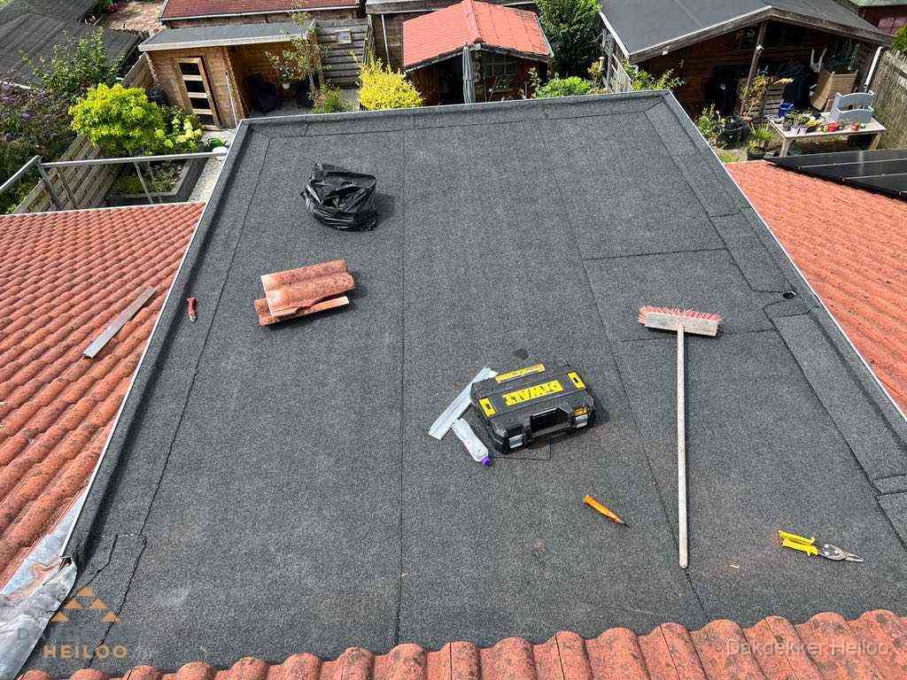 Nieuw plat dak met bitumen dakbedekking in Heiloo Nieuw plat dak met bitumen dakbedekking in Heiloo