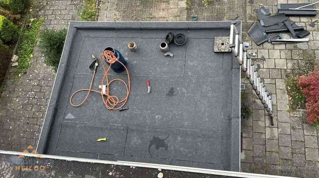 Plat dak met nieuwe bitumen bedekking in Heiloo Plat dak met nieuwe bitumen bedekking in Heiloo