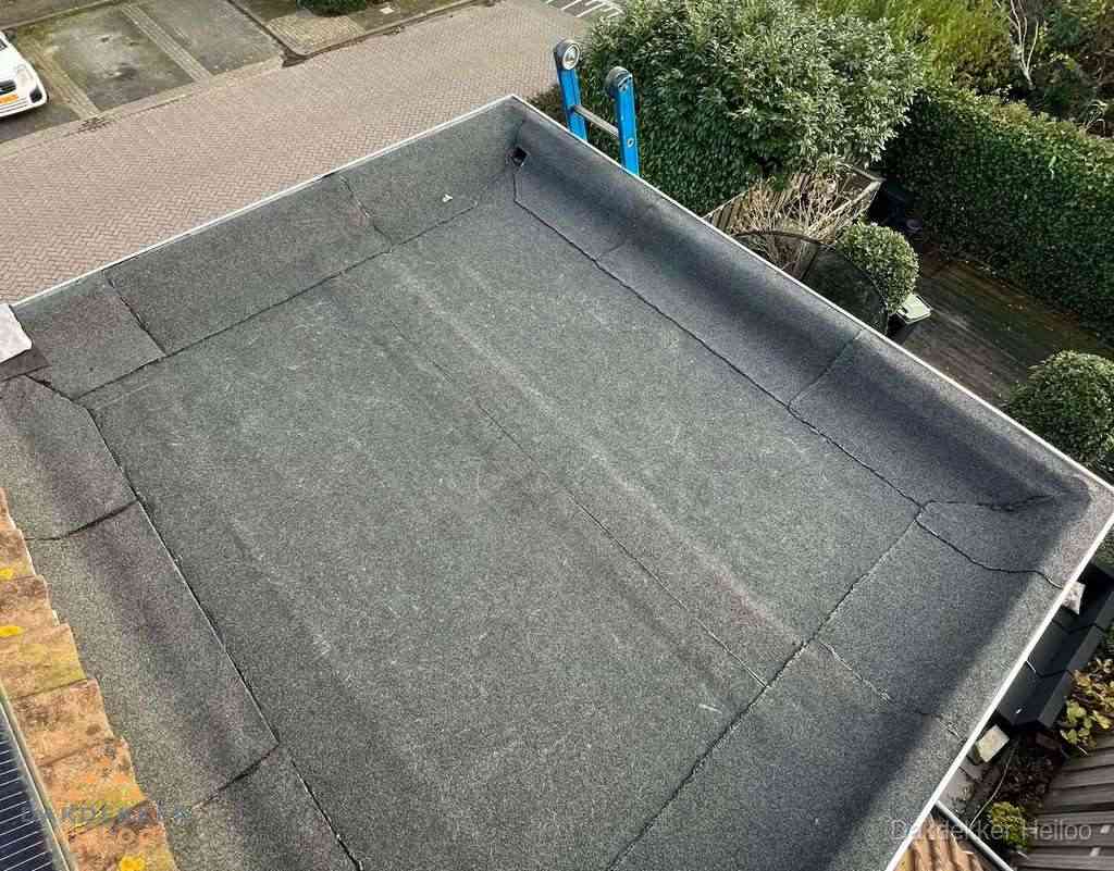 Gerenoveerd plat dak met nieuwe bitumen dakbedekking in Heiloo Gerenoveerd plat dak met nieuwe bitumen dakbedekking in Heiloo