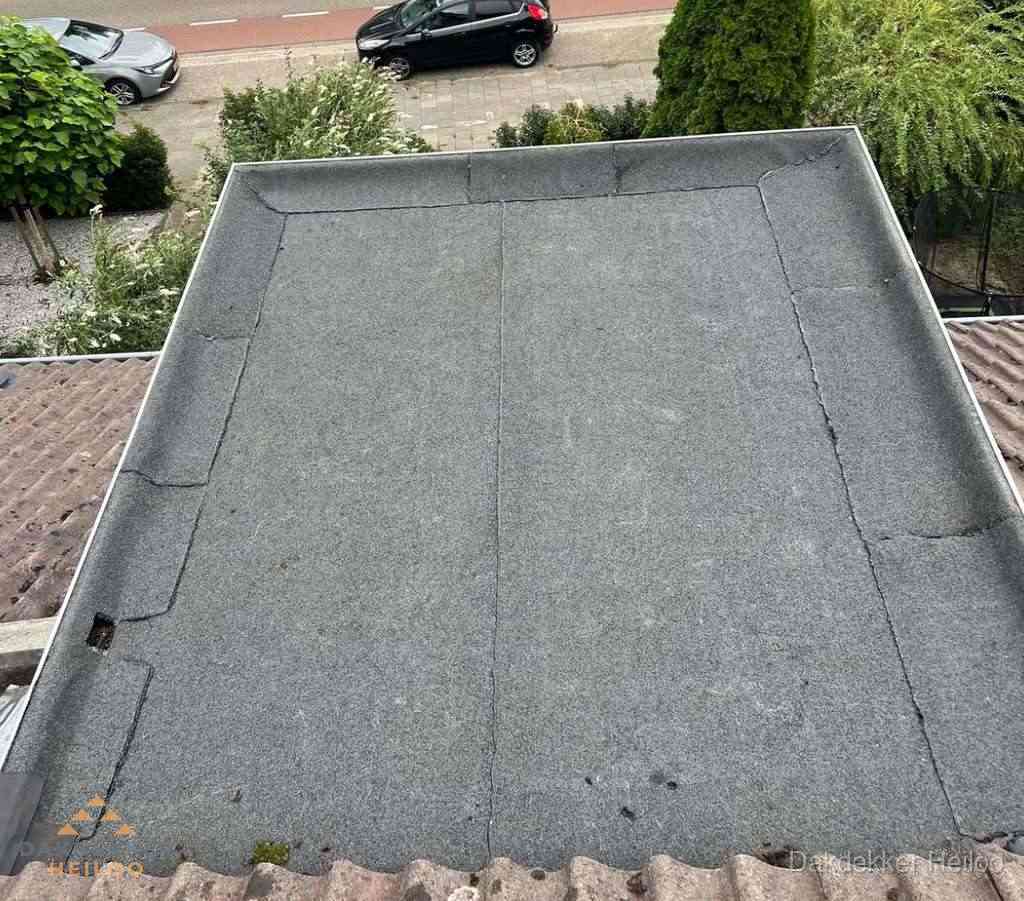 Dakbedekking schuur met bitumen in Heiloo Dakbedekking schuur met bitumen in Heiloo